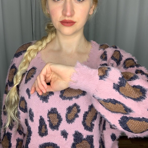 NEW Umgee Animal Print Long Sleeve Pullover Sweater with Distressed Hem - Picture 8 of 11